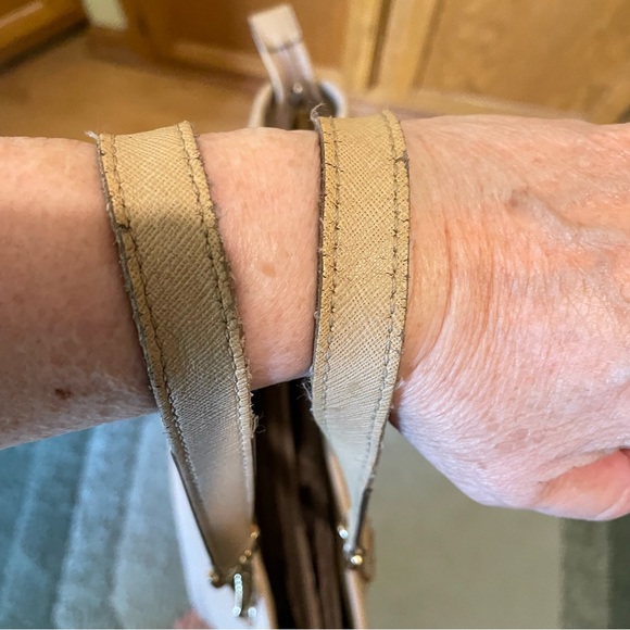 Michael Kors Saffiano Jet Set Tote - Picture 11 of 14